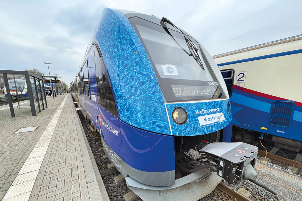 Ab 2026 könnten emissionsfreie Wasserstoff-Triebzüge des Typs Coradia iLint auch von Bremervörde nach Stade rollen.
