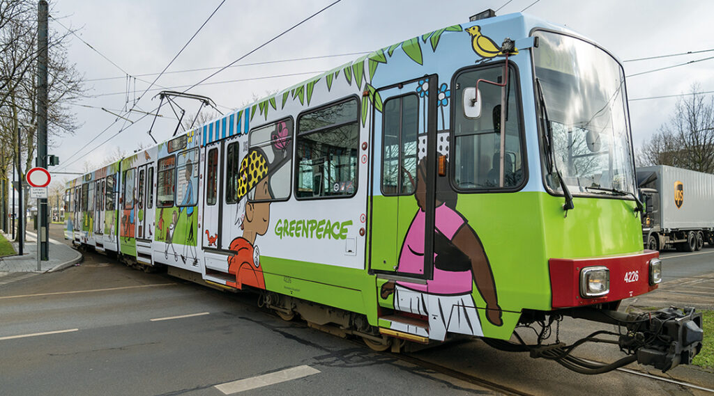 Greenpeace-Bahn wirbt für alternative Mobilitätsformen