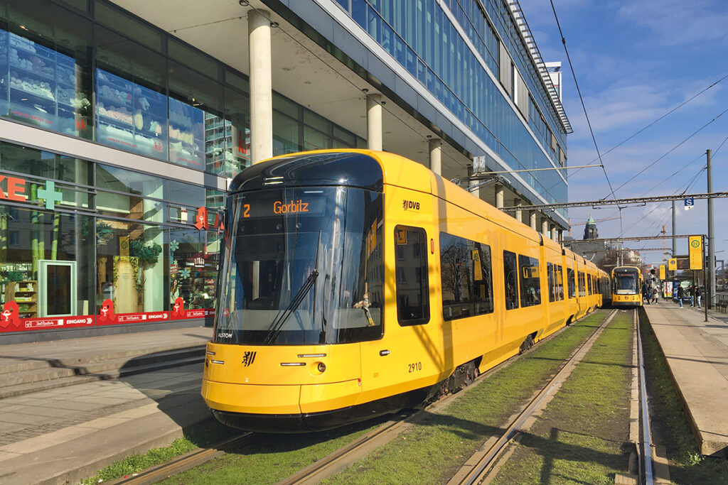 Die neuen Straßenbahnen der Dresdner Verkehrsbetriebe (DVB) sind 35 Zentimeter breiter als die bisherigen Einheiten.