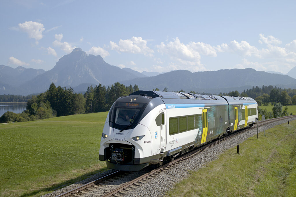 Der Wasserstoffzug Mireo Plus H soll ab 2024 auf Strecken rund um Augsburg den Kohlendioxid-Ausstoß verringern.