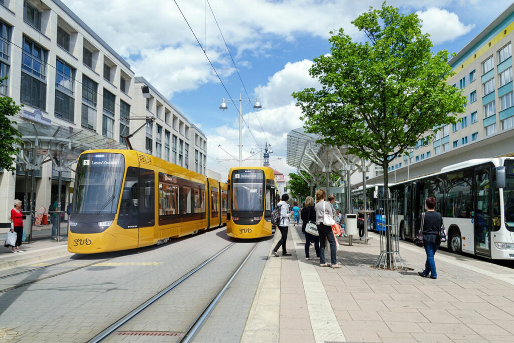 Bis zu neun fünfteilige Stadler-Niederflurbahnen des Typs TINA sollen ab 2026 den Tramfuhrpark in Gera ergänzen.