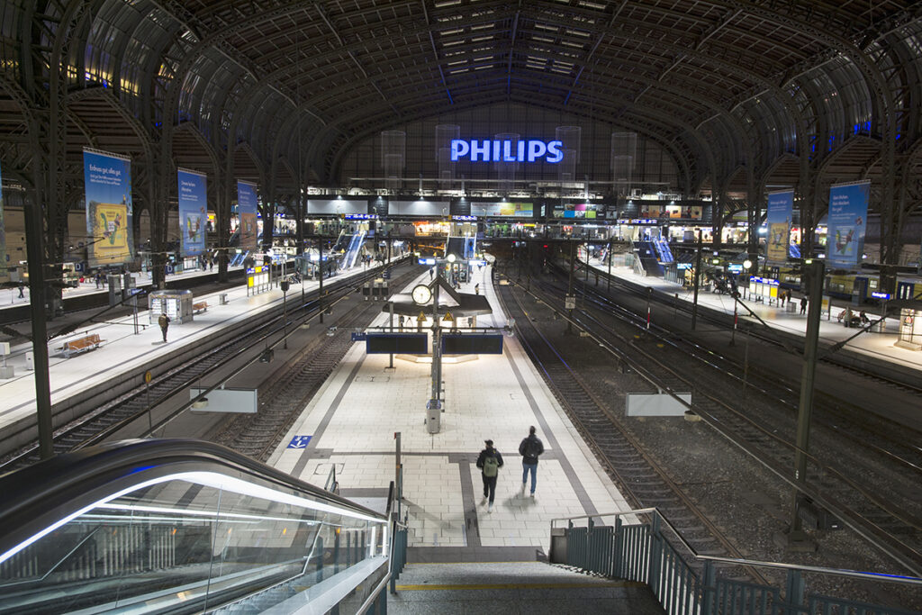 Leere Gleise im Hamburger Hauptbahnhof.