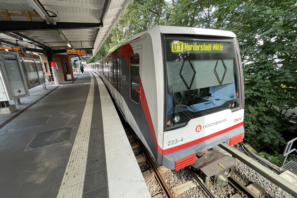 Bei der Hamburger Hochbahn AG (HOCHBAHN) ist die Mitnahme von E-Tretrollern nicht mehr gestattet.