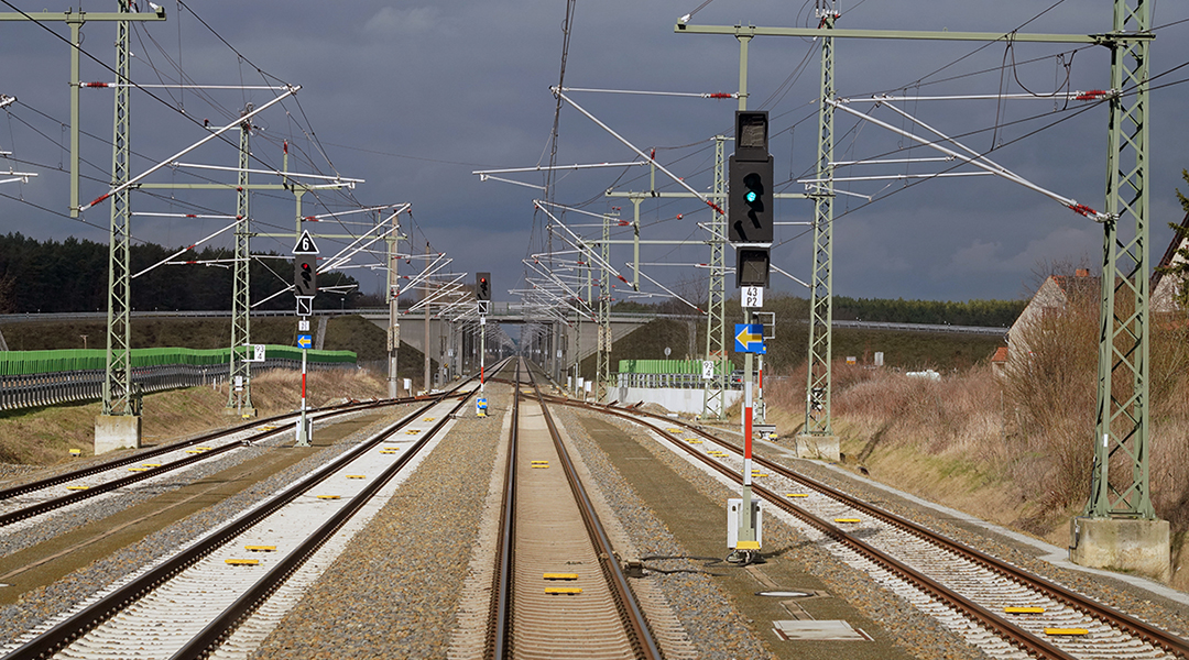 Elektrifizierte Strecke der Deutschen Bahn.