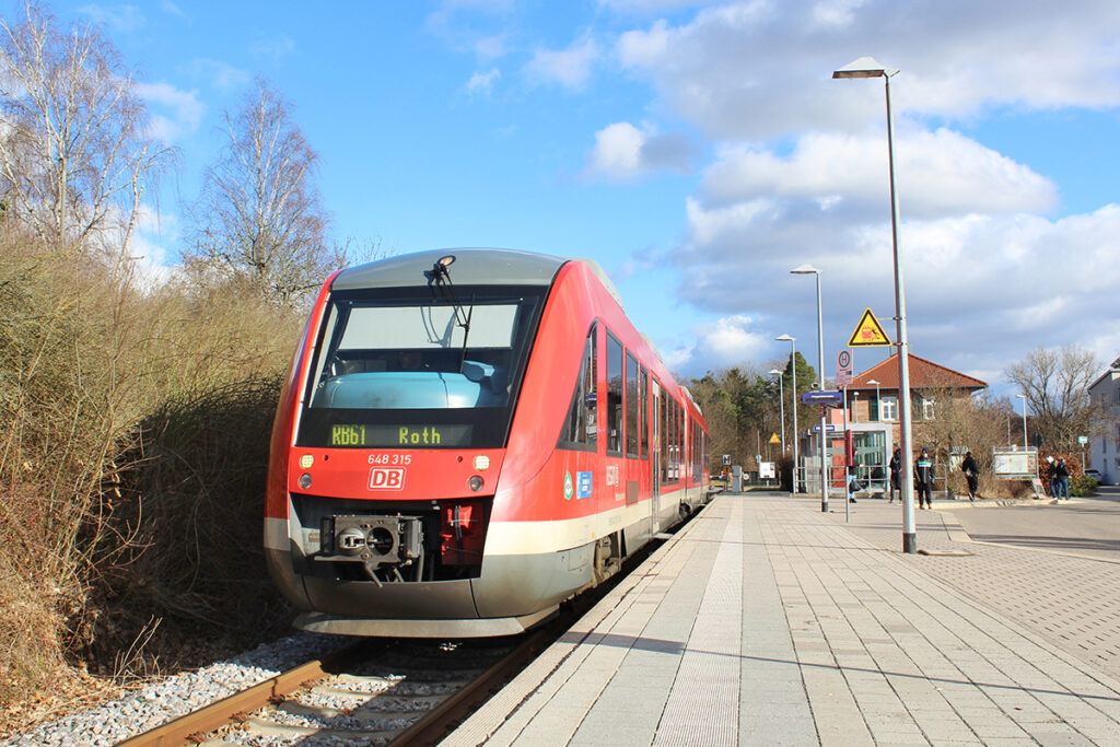 Gut ausgelastet: Regionalbahn in Hilpoltstein.