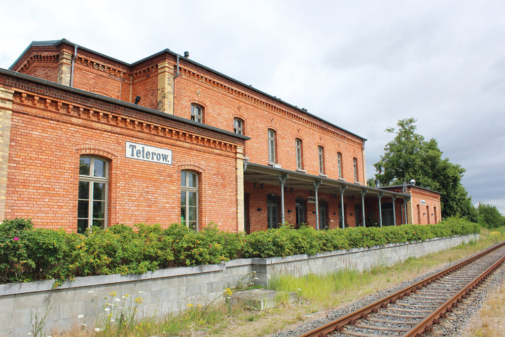 Das Bahnhofsgebäude in Teterow. 