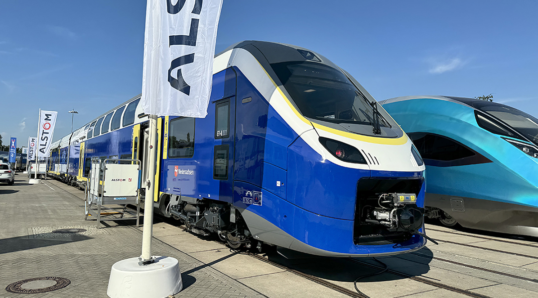 Ein Coradia-Max-Zug steht auf der InnoTrans in Berlin.