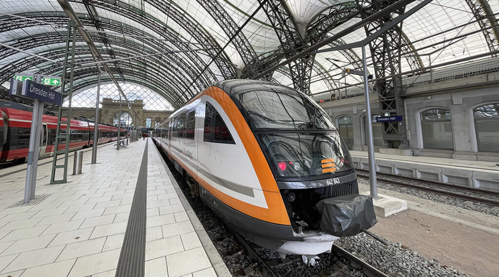 Dresden Hauptbahnhof: Neue Dachhaut ist fertig