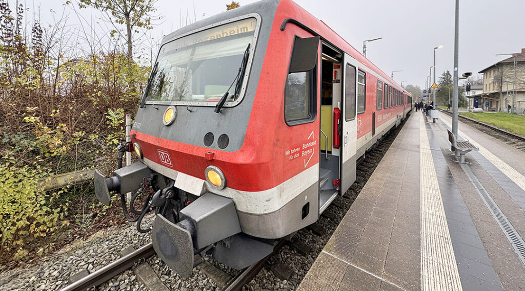 APS: Mehr Bahnhofsgebäude für Fahrgäste öffnen