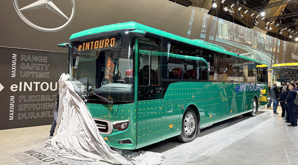 Busworld: Weltpremiere des Mercedes-Benz eIntouro