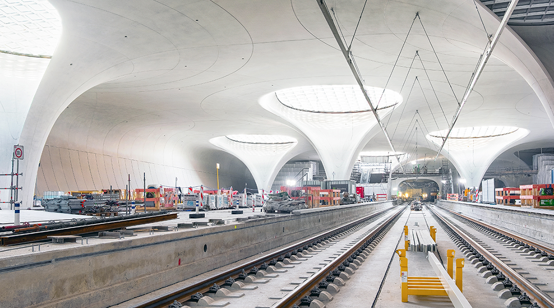 Blick in die Halle des Tiefbahnhofs Stuttgart 21.