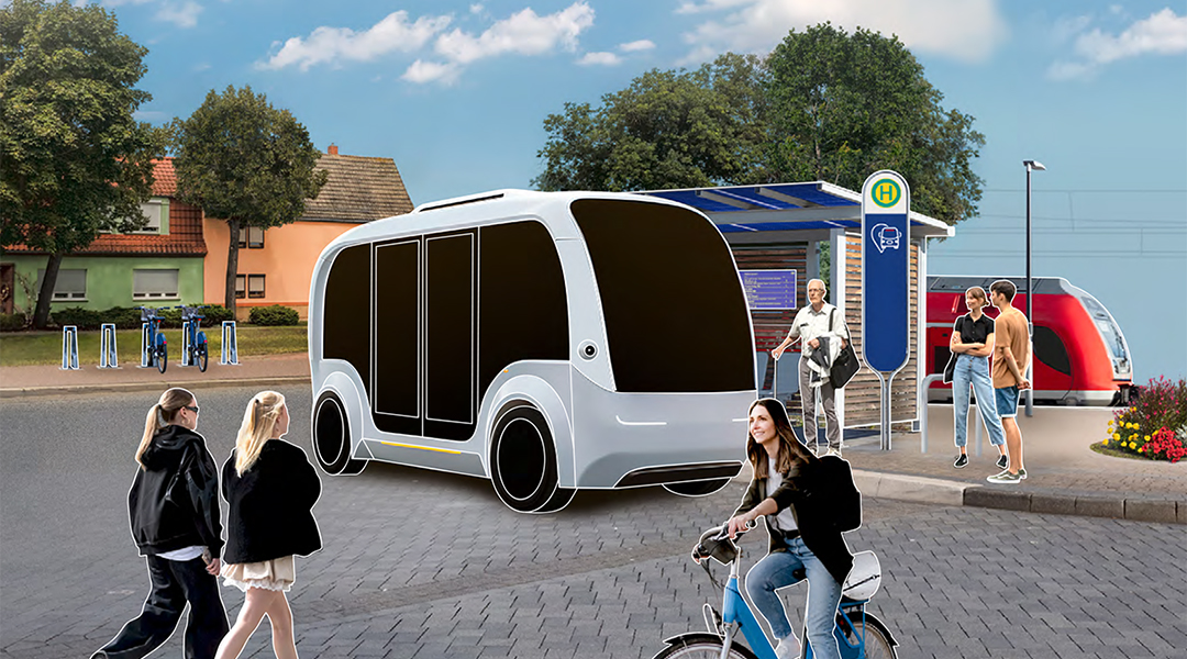 Darstellung eines autonomen Shuttles an einer Haltestelle mit einem Zug im Hintergrund.