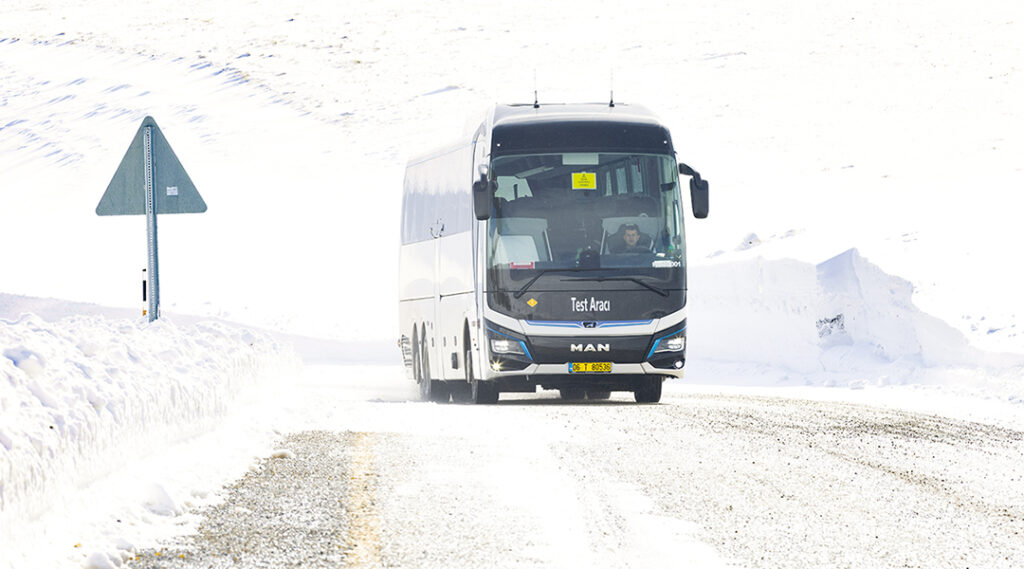 Eiskalt getestet: MAN Lion’s Coach E trotzt Schnee und Eis