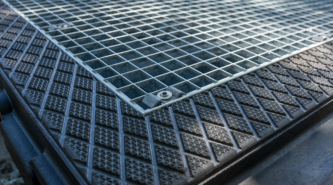 Ein Metallgitter in einer Gummi-Einfassung.