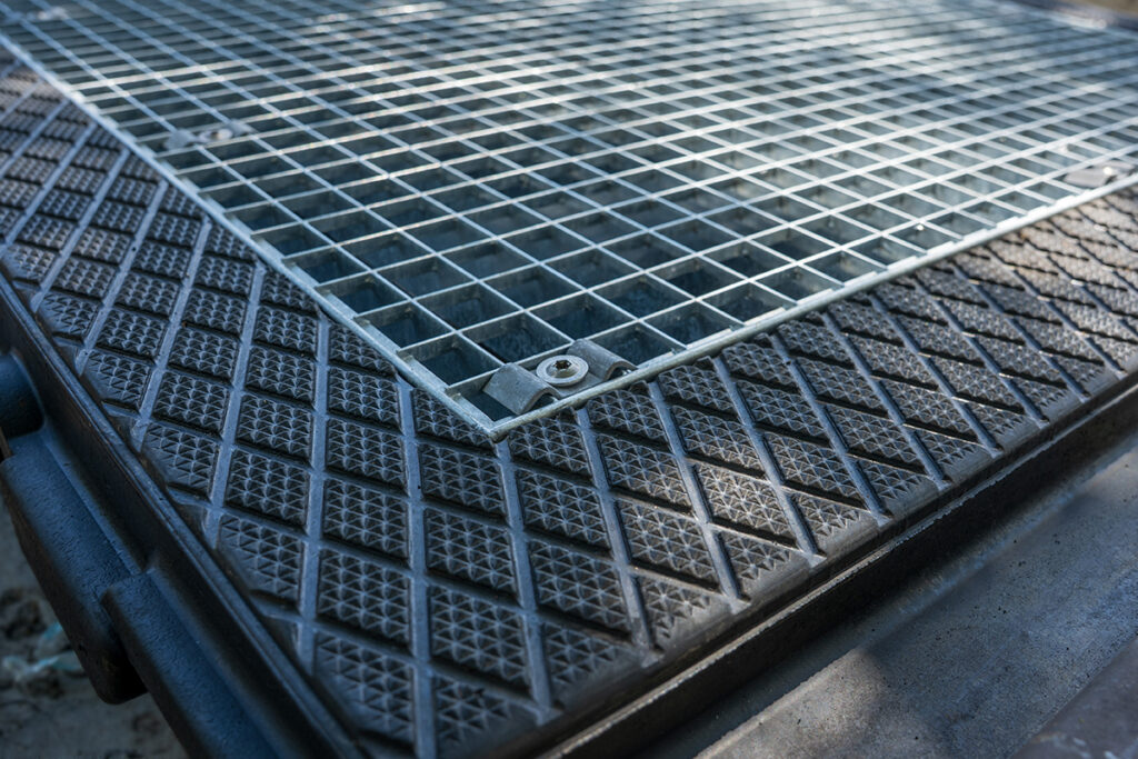 Ein Metallgitter in einer Gummi-Einfassung.