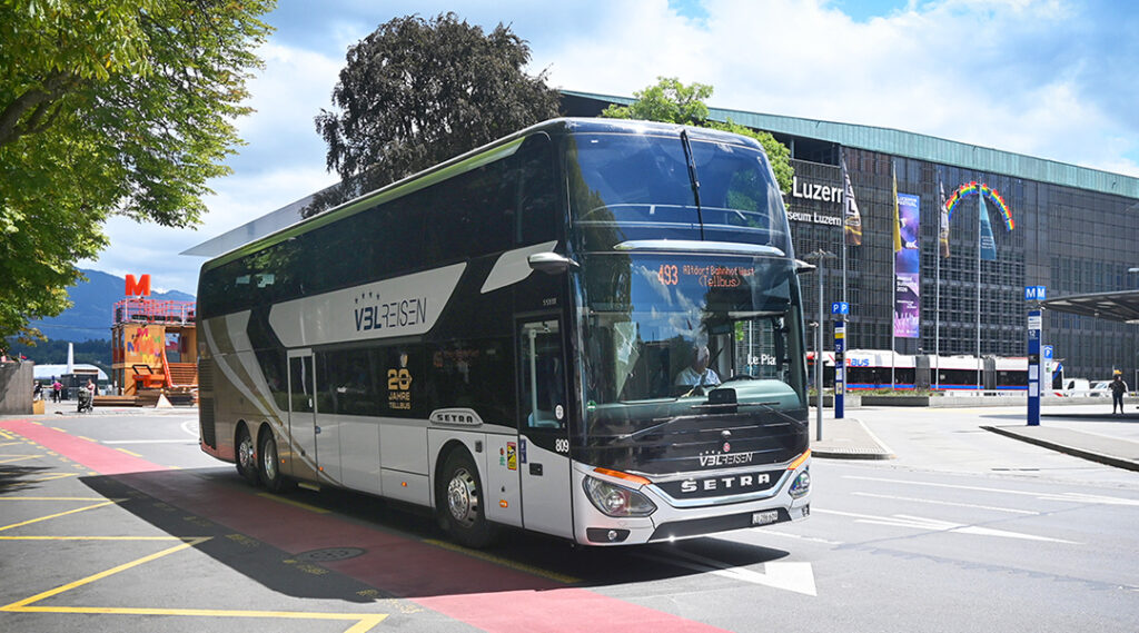 Neuer Setra-Doppeldecker als „Tellbus“ unterwegs